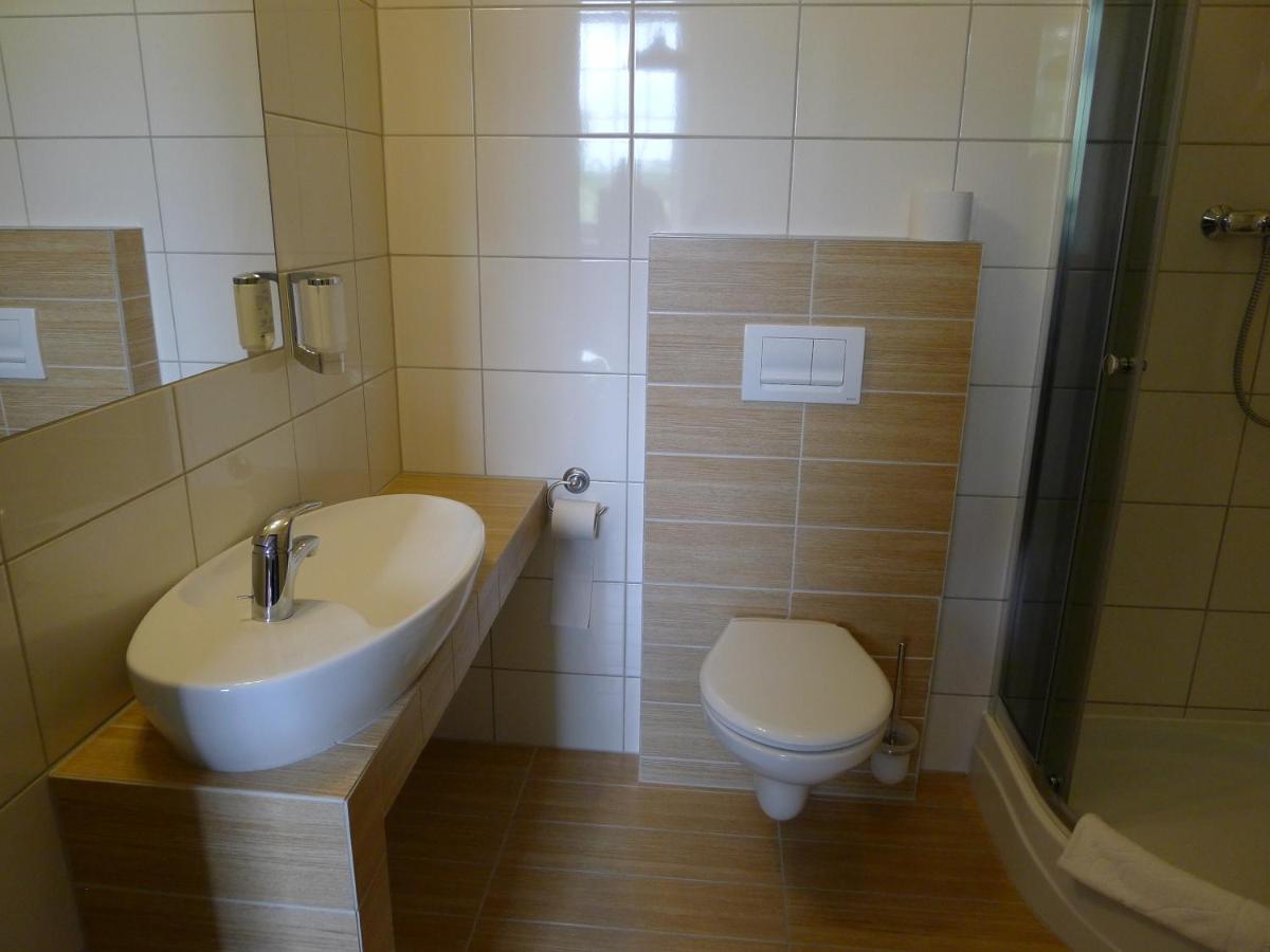 Dom Mlynarza Otel Zukczyn Dış mekan fotoğraf