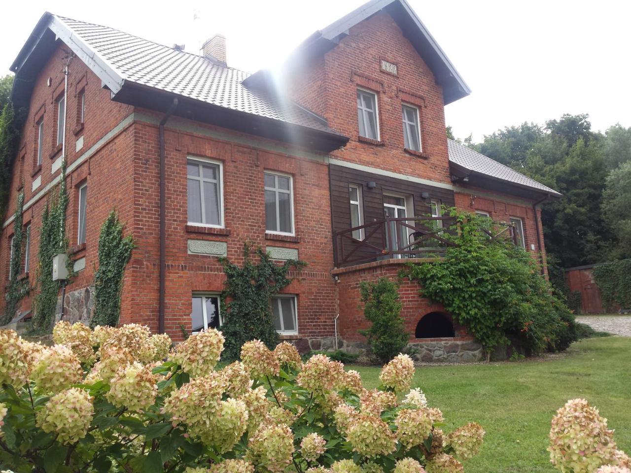 Dom Mlynarza Otel Zukczyn Dış mekan fotoğraf
